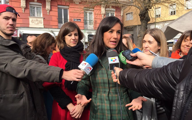 Begoña Villacís atiende a los medios de comunicación ante el ayuntamiento de Madrid	ep