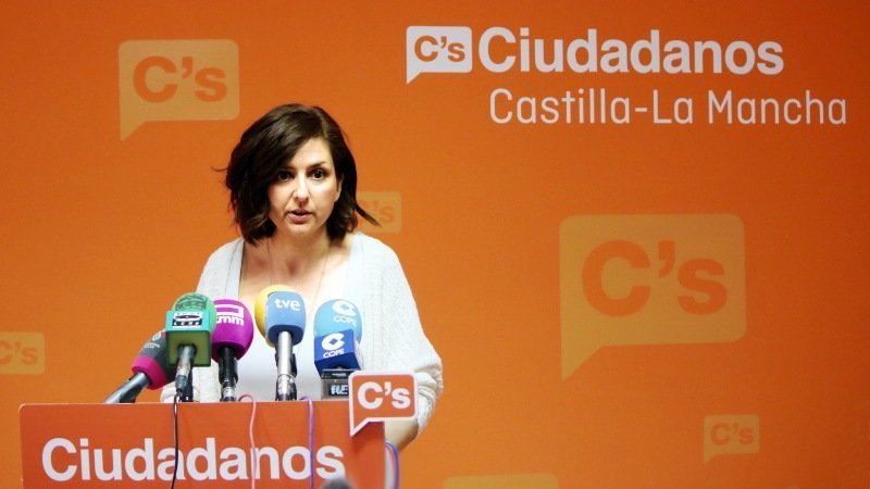 La portavoz de Ciudadanos en Castilla-La Mancha, Orlena de Miguel, durante la rueda de prensa que ha ofrecido este martes en Toledo