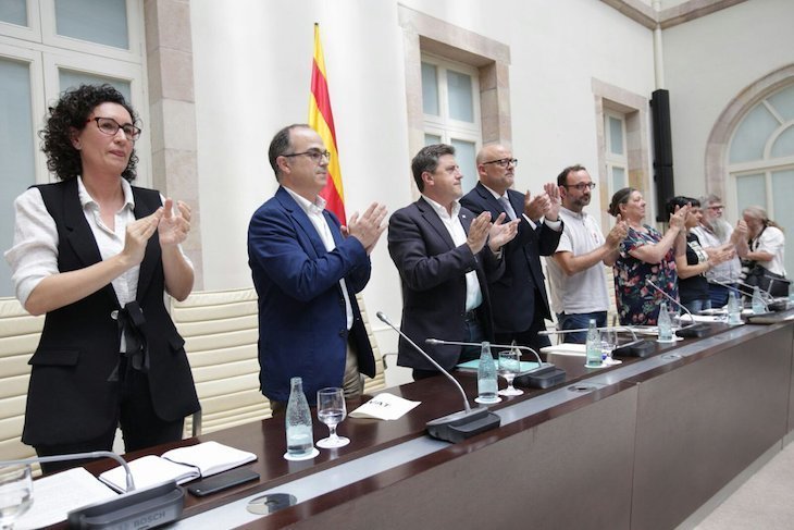 Diputados catalanes durante la presentación de la ley del referendo. / Twitter