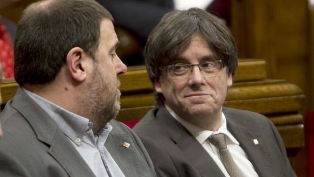 Generalitat-Carles-Puigdemont-Junqueras-Parlament_96000440_455621_1706x960 [640x480]